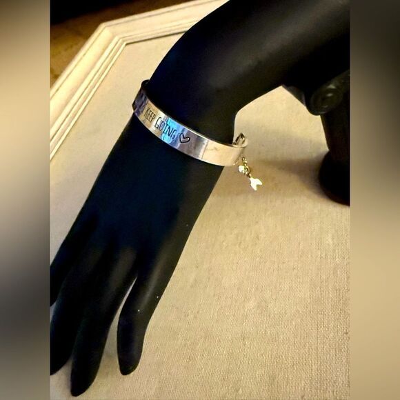 Be Brave and Keep Going Cuff Silver bracelet w chain closure w arrow charm - Picture 1 of 9